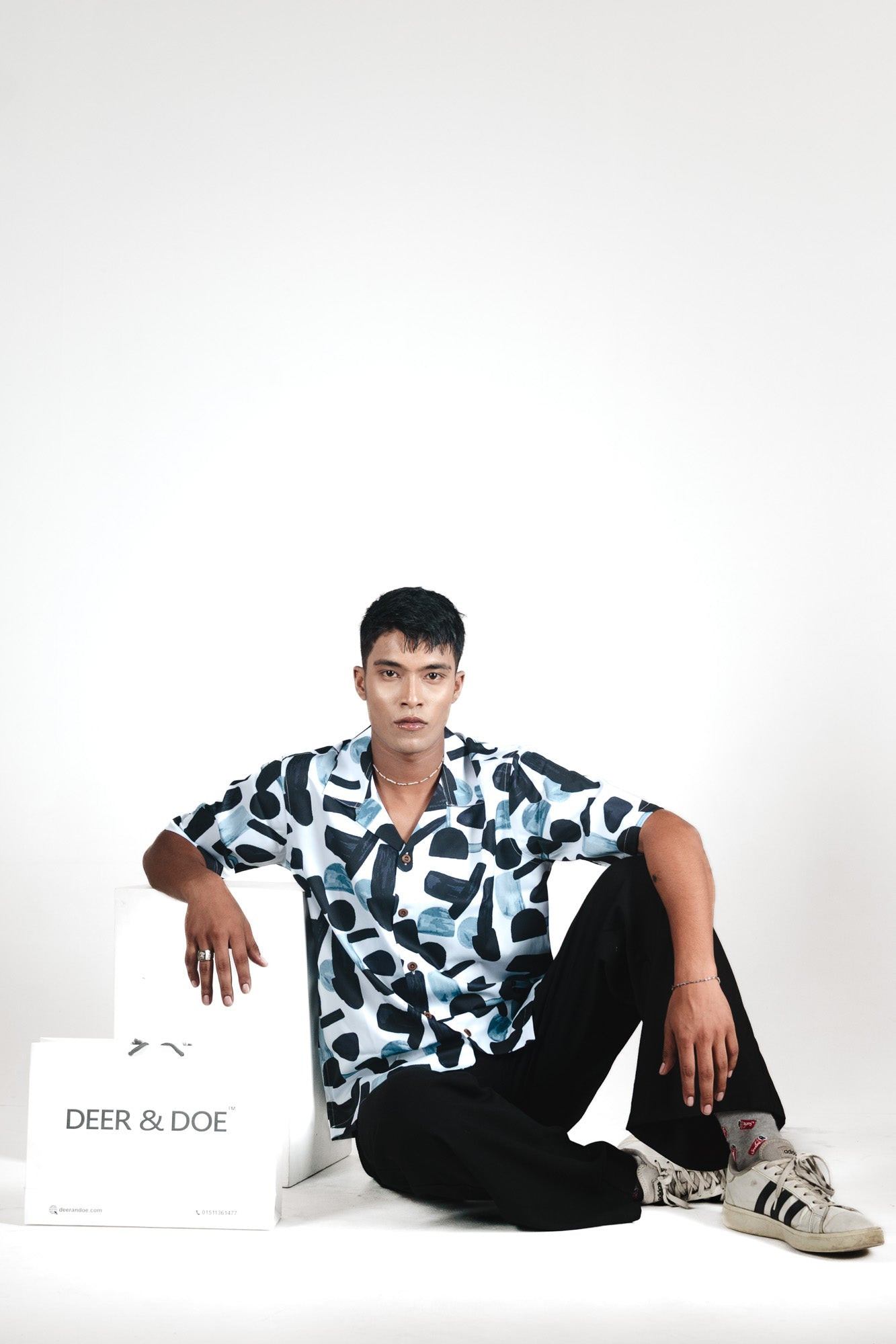 AMAZON VEIL– FANGAS BLACK SHIRT - DEER & DOE