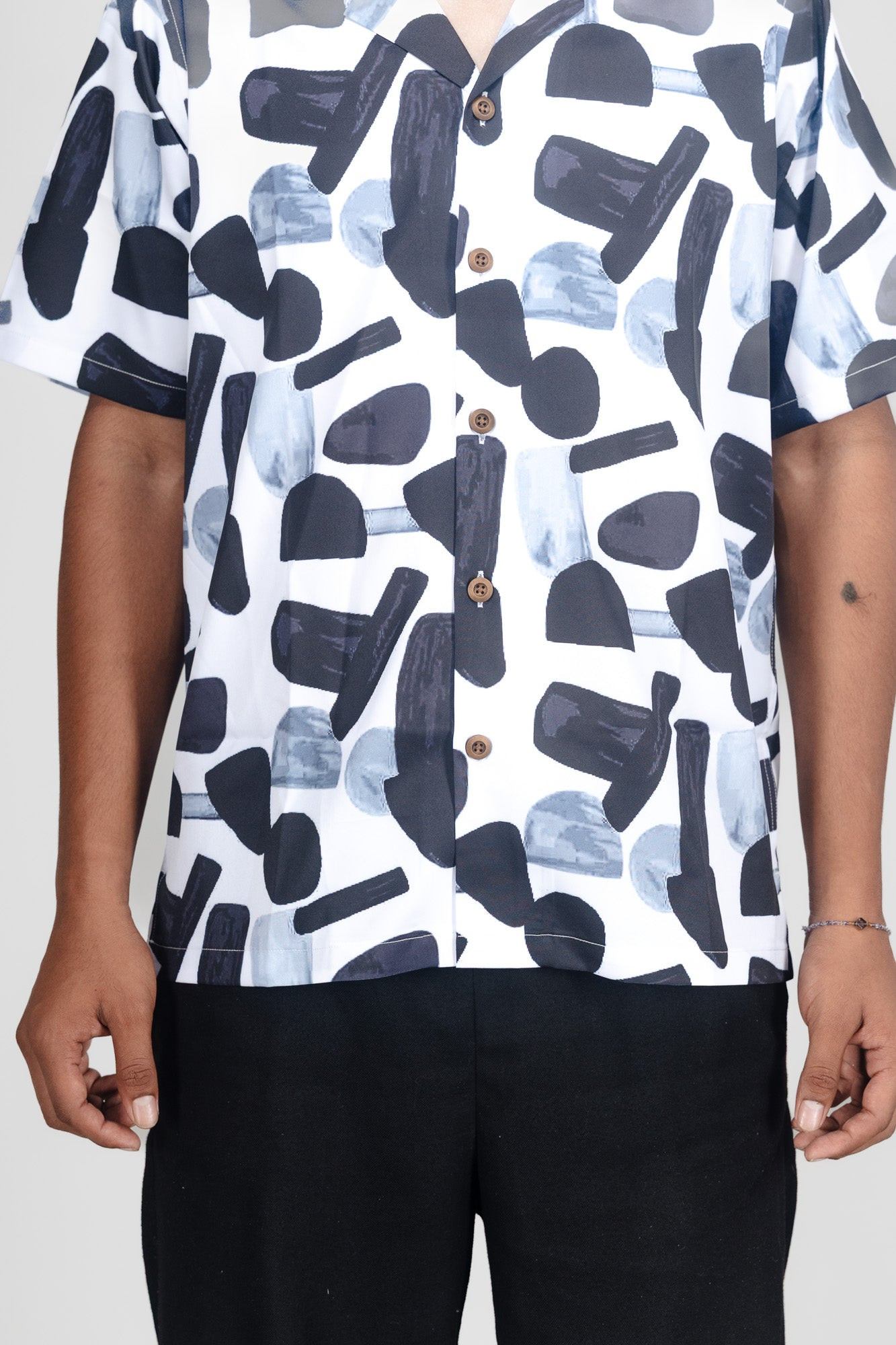 AMAZON VEIL– FANGAS BLACK SHIRT - DEER & DOE