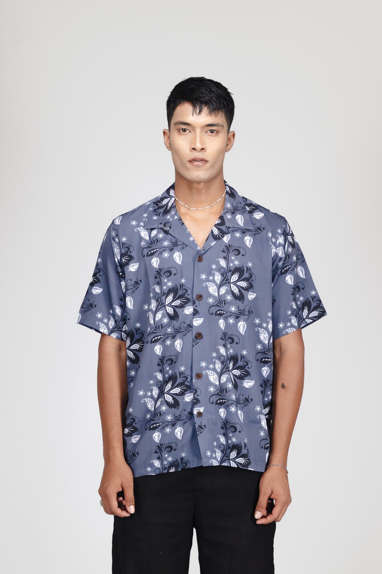 TROPIVANA-LEAF BLACK SHIRT