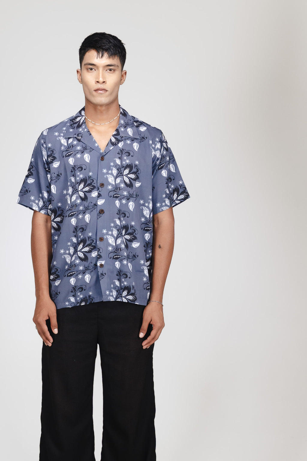 TROPIVANA-LEAF BLACK SHIRT