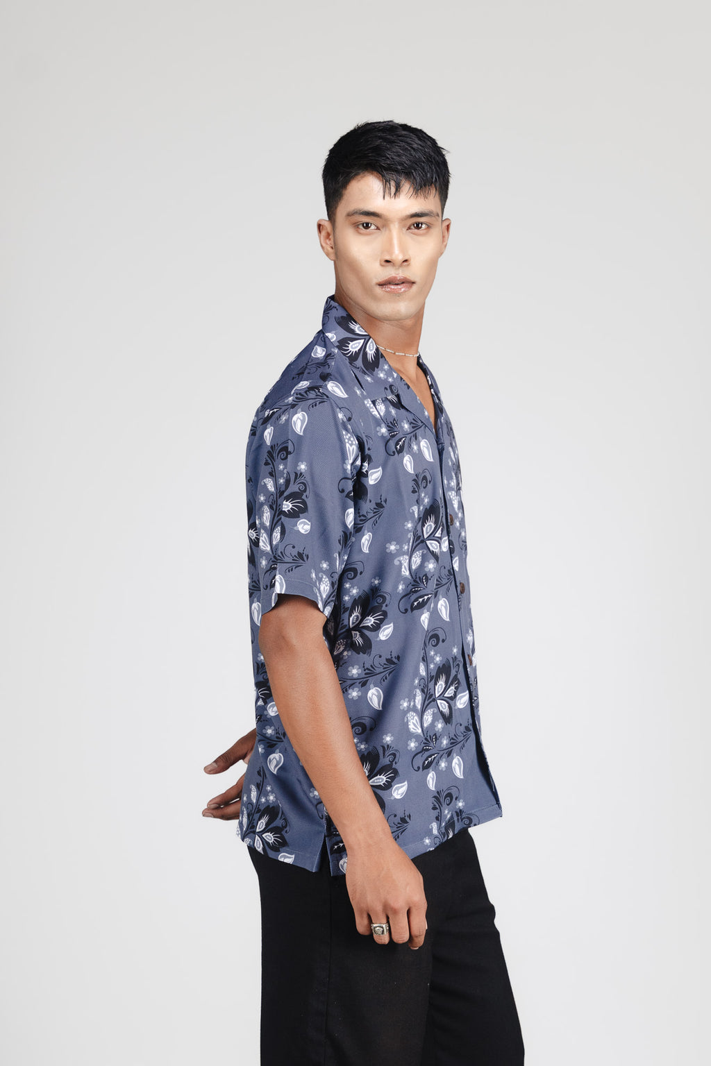 TROPIVANA-LEAF BLACK SHIRT