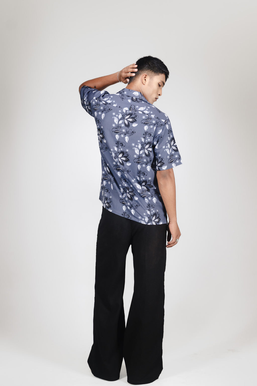 TROPIVANA-LEAF BLACK SHIRT
