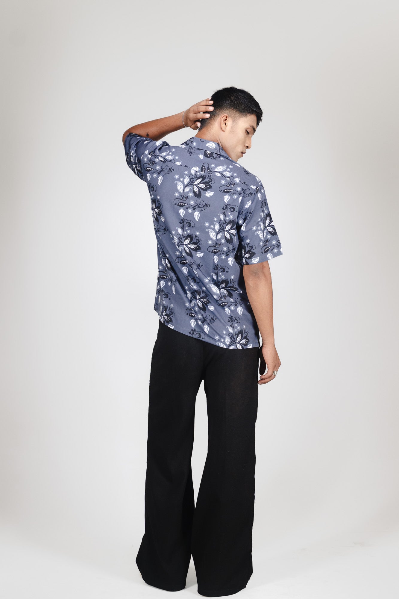 TROPIVANA-LEAF BLACK SHIRT